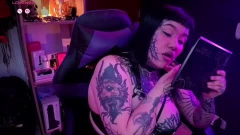 Snapshot of aradia66 chatting on 8, 4, 2026 Carolain online show from 8, 4, 2026