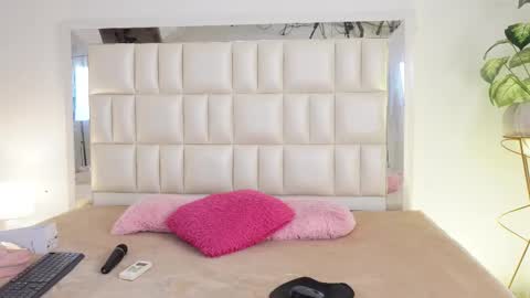   online show from 25, 2, 2025