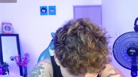 Snapshot of ares_blue chatting on 5, 5, 2026 ares blue online show from 5, 5, 2026