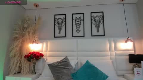 ari_lynn_ online show from 28, 10, 2025