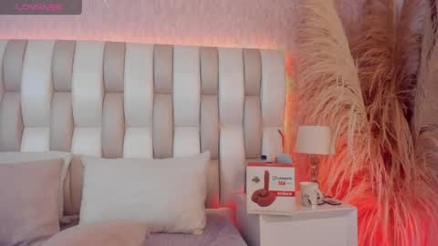 ari_lynn_ online show from 16, 4, 2026