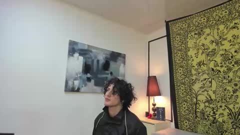 aria y orien  online show from 7, 11, 2025