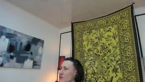 aria y orien  online show from 13, 1, 2026