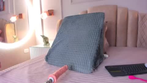 Snapshot of aria_greco chatting on 9, 2, 2025 Aria  online show from 9, 2, 2025