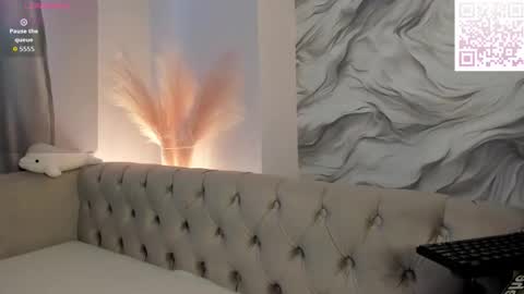 aria_mila online show from 24, 9, 2025