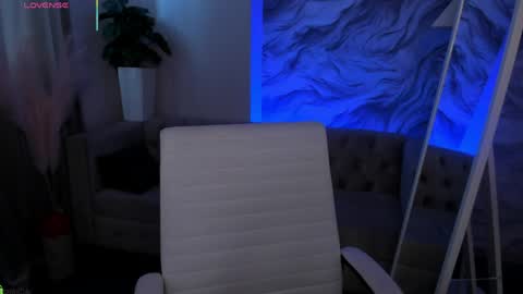 aria_mila online show from 15, 4, 2026