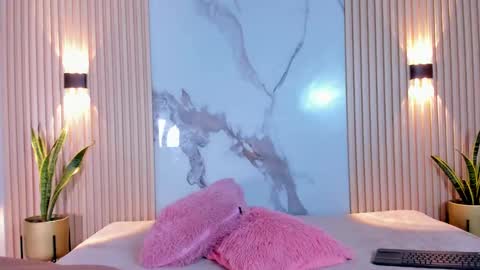 Aria Millers  online show from 25, 2, 2025