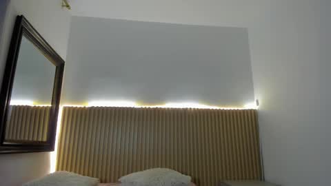 Aria Millers  online show from 21, 12, 2025