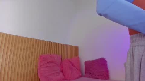 Aria Millers  online show from 11, 2, 2026