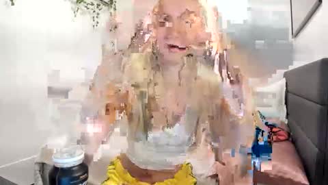 Snapshot of ariah_is_blonde chatting on 6, 6, 2026 Ariah online show from 6, 6, 2026