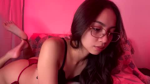 Snapshot of ariamariz chatting on 28, 10, 2025 Aria Mariz online show from 28, 10, 2025