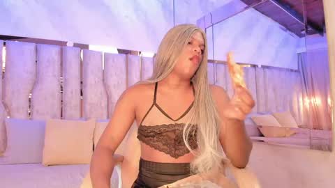 Snapshot of ariana_grande233 chatting on 6, 5, 2026 ariana_grande233 online show from 6, 5, 2026