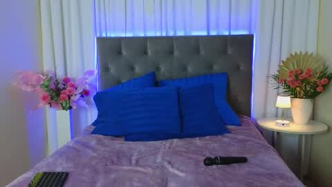 Snapshot of ariana_petite chatting on 24, 4, 2026 Ariana online show from 24, 4, 2026