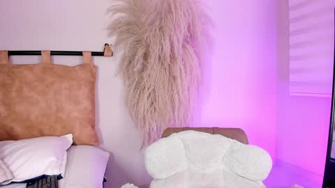Snapshot of ariana_rosse__ chatting on 11, 1, 2025 Ariana  online show from 11, 1, 2025