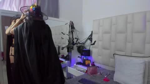  ariana  online show from 30, 10, 2025