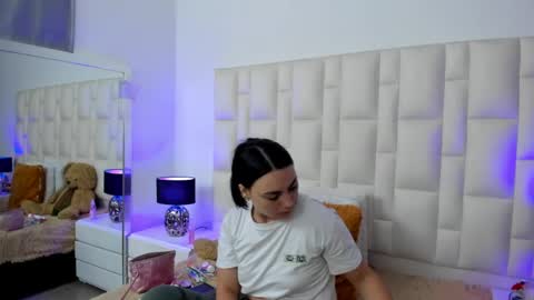  ariana  online show from 4, 4, 2026