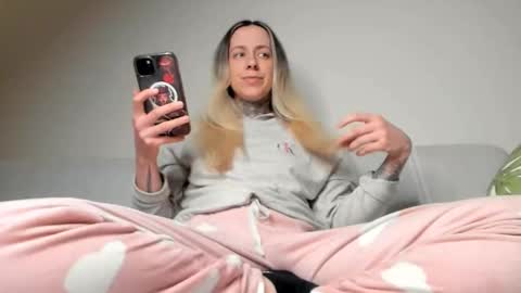 Snapshot of arianaonfire chatting on 8, 2, 2026 Ariana Steven online show from 8, 2, 2026