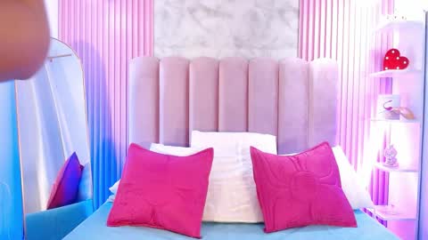 ArianaRougee online show from 5, 5, 2026