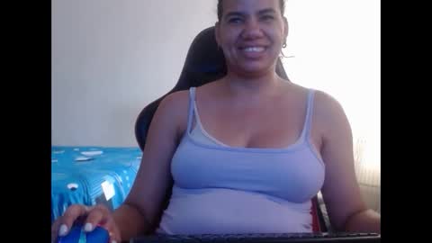 Snapshot of ariannaloovel chatting on 5, 2, 2025 ariannaloovel online show from 5, 2, 2025