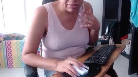 Snapshot of ariannaloovel chatting on 28, 5, 2026 ariannaloovel online show from 28, 5, 2026