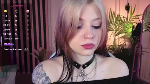 Snapshot of arielabradberry chatting on 17, 10, 2025 Ariel online show from 17, 10, 2025