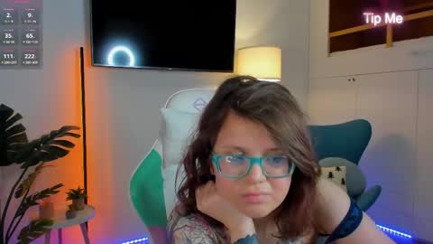 Snapshot of ariell_mini chatting on 8, 5, 2026 Ariell Mini online show from 8, 5, 2026