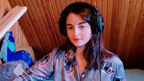 Snapshot of arielstonks_lovee chatting on 27, 2, 2026 arielstonks_lovee online show from 27, 2, 2026