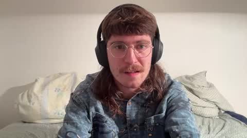 Snapshot of aristae chatting on 23, 10, 2025 Ariste online show from 23, 10, 2025