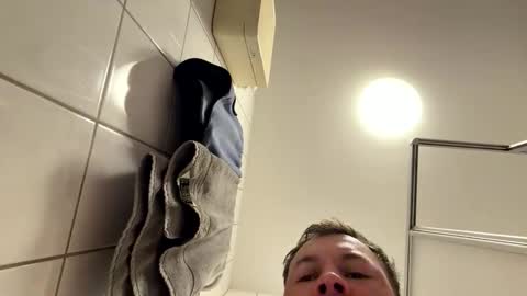 armyskater32 online show from 12, 4, 2026