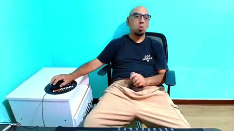 Snapshot of arnelux72 chatting on 1, 7, 2026 arnelux72 online show from 1, 7, 2026