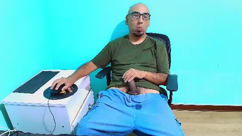 Snapshot of arnelux72 chatting on 12, 7, 2026 arnelux72 online show from 12, 7, 2026