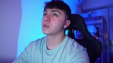 Snapshot of aron__cooper chatting on 28, 4, 2026 aron__cooper online show from 28, 4, 2026