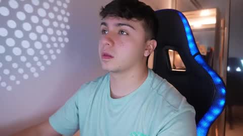 Snapshot of aron__cooper chatting on 23, 5, 2026 aron__cooper online show from 23, 5, 2026