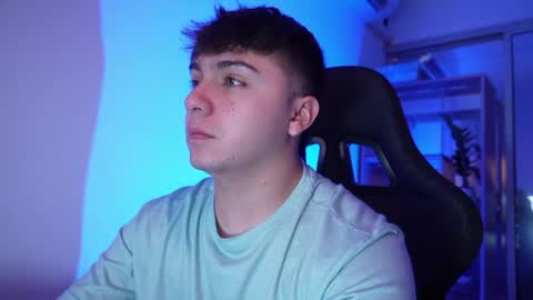 Snapshot of aron__cooper chatting on 30, 5, 2026 aron__cooper online show from 30, 5, 2026