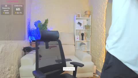 Snapshot of aron_bolt chatting on 26, 1, 2025 ARON BOLT online show from 26, 1, 2025