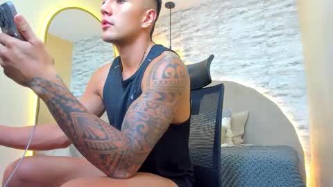 Snapshot of aron_bolt chatting on 9, 11, 2025 ARON BOLT online show from 9, 11, 2025