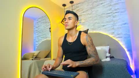 Snapshot of aron_bolt chatting on 23, 12, 2025 ARON BOLT online show from 23, 12, 2025