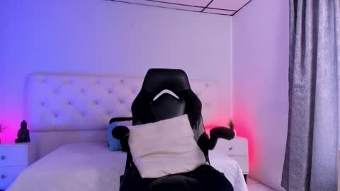 Aron cruz  online show from 18, 10, 2025