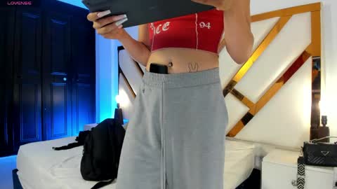 Aron cruz  online show from 13, 4, 2026