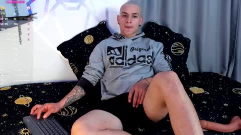 Snapshot of aron_santoro1 chatting on 27, 12, 2024 Aron Santoro online show from 27, 12, 2024