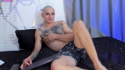 Snapshot of aron_santoro1 chatting on 12, 1, 2025 Aron Santoro online show from 12, 1, 2025