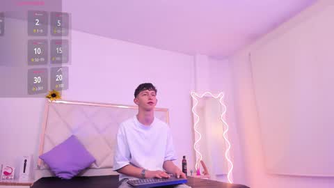 Snapshot of aron_tay chatting on 28, 12, 2024 your aron online show from 28, 12, 2024