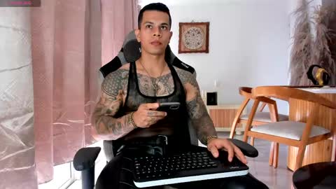 Snapshot of arondark chatting on 19, 4, 2026 DarkMaster online show from 19, 4, 2026