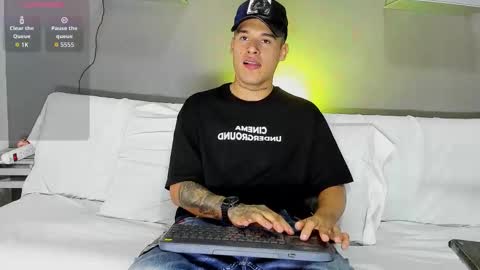 AROON HOT online show from 19, 2, 2026