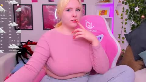 art_lovee_ online show from 23, 12, 2025