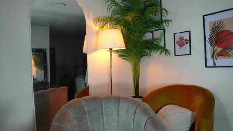 Chloe  online show from 20, 2, 2025