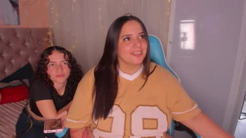 Snapshot of artemisa06 chatting on 11, 11, 2025 samantha online show from 11, 11, 2025