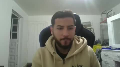 Snapshot of arthur1718 chatting on 2, 12, 2025 arthur1718 online show from 2, 12, 2025