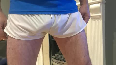 Snapshot of artybee chatting on 19, 10, 2025 artybee online show from 19, 10, 2025