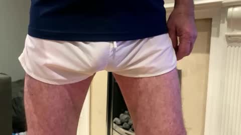 Snapshot of artybee chatting on 9, 11, 2025 artybee online show from 9, 11, 2025